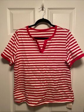 Lilycoco Red and White Striped Short Sleeve Tee…size L